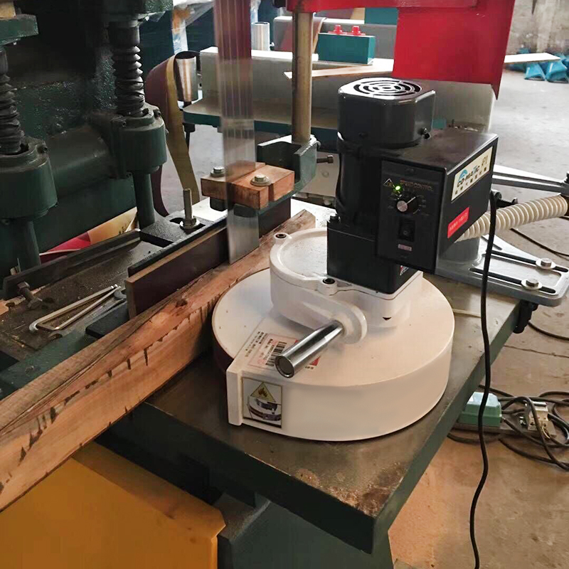 Woodworking Rasp - Automatyczny podajnik drewna do piły taśmowej