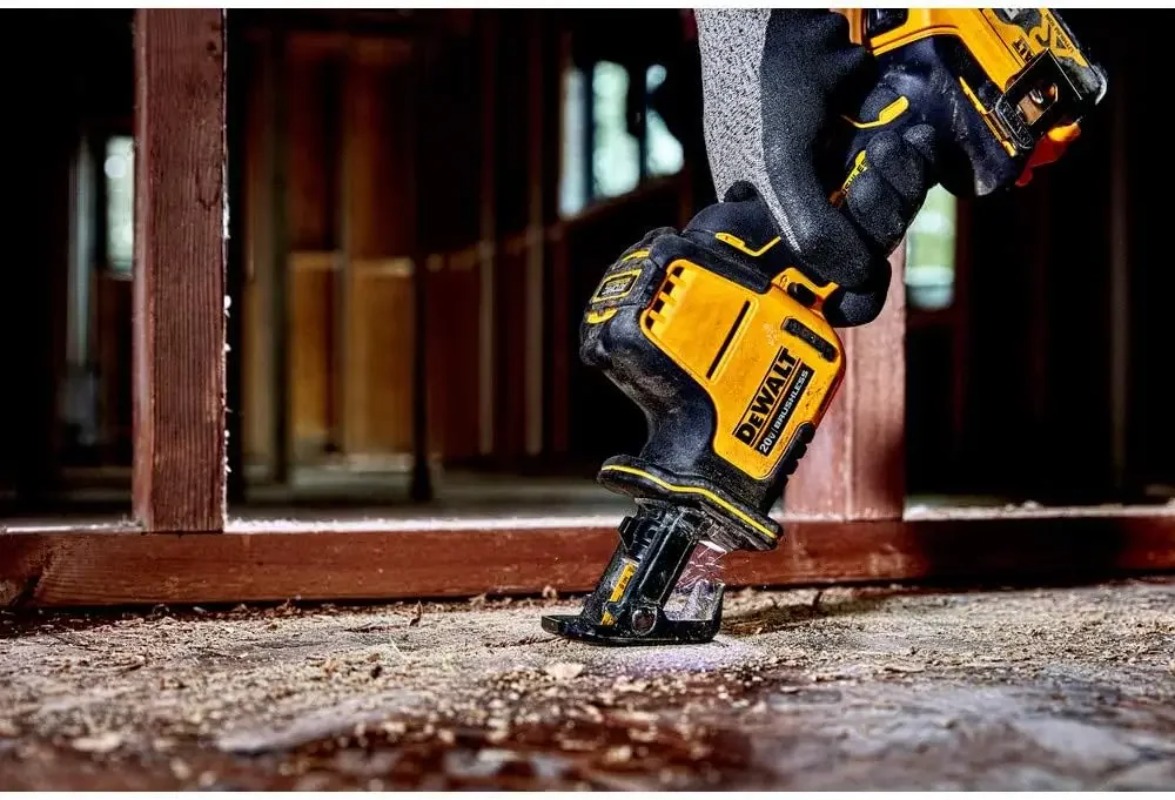 Piła szablasta DEWALT DCS369 2 – Woodworking Rasp recenzja i cena